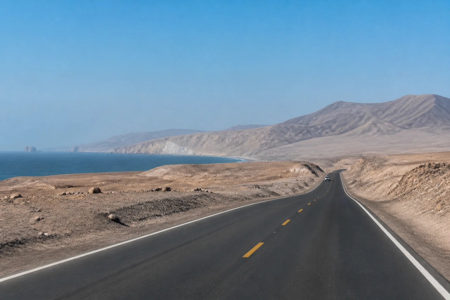 Paved road on the route between Lima and Paracas